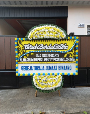 Papan Bunga Duka di Balai Panjang