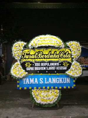 Papan Bunga Duka di Balai Panjang