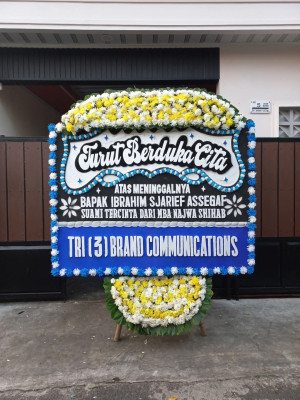 Papan Bunga Duka di Balai Panjang